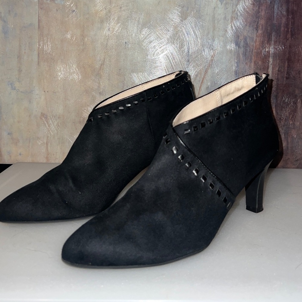 LifeStride Giada Ankle Boots Women 10M Black Excellent Faux Suede Laser Cut Heel